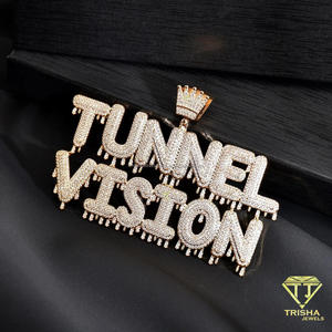 Colgante con nombre de letra TUNNEL VISION de moissanita, joyería llamativa en tono dorado con superficie brillante detallada y engaste de corona - Product Image 2