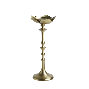 Nuevo candelabro para decoración del hogar, acabado en oro, portavelas de aluminio, hecho a mano y personalizado. - Product Image 1