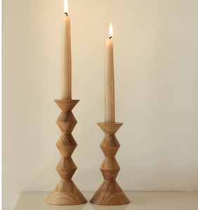 Support de bougie en bois de qualité supérieure, artisanat pour la décoration d'appartements modernes, accent décoratif artistique pour l'intérieur de la maison - Product Image 1