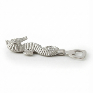   Abridor de botellas único con forma de caballito de mar, hecho de metal duradero, perfecto para cocinas costeras, bares de playa, fiestas y bodas. - Product Image 4