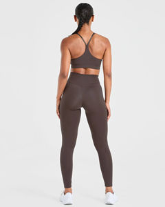 Conjuntos de 2 piezas para mujer al por mayor con logotipo personalizado OEM, leggings de cintura alta con cintura en V en la parte trasera - Product Image 2