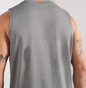 Débardeurs Homme Personnalisés en Spandex et Polyester avec Logo Brodé – Respirants, Tricotés, Sans Manches, Idéaux pour l'Entraînement en Extérieur et la Salle de Sport - Product Image 3