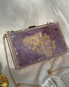 Pochette florale en résine : Sac d'art botanique avec fleurs véritables, fait sur mesure - Product Image 6