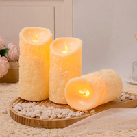 Bougies Pilier LED Sans Flamme à Motif Rose en Relief, Bougies Électroniques Scintillantes à Motif Floral Ivoire pour Mariage et Décoration Intérieure (Vente en Gros)