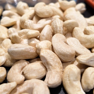 Top Grade Cambodia Origin W240 Cashew Kernels Premium Whole Cashew <b>Nuts</b> for Wholesale Distribution and Retail Packaging - Product Image 4