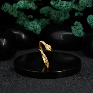 Anillo de Diamantes con Diseño de Serpiente de Lujo, Oro Amarillo con Engaste Pavé, Patrón Animal Unisex para Uso Diario - Product Image 5