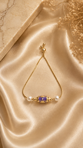Pulsera de Cadena Ajustable con Dijes Chapados en Oro y Perla Central de Esmalte Morado, Estilo Vintage para Mujer - Product Image 3