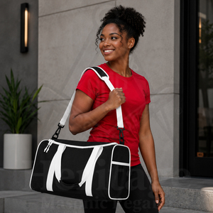 Sac de sport noir et blanc avec bandoulière réglable pour la gym, idéal pour les tenues maçonniques et les regalia de sororité. - Product Image 2