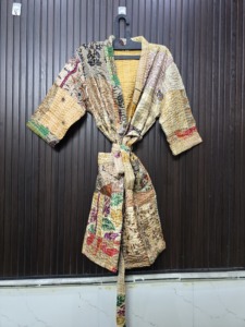 Robe en soie beige pour femmes, patchwork, longueur genou, manches trois quarts, faite à la main, style bohème décontracté - Product Image 1