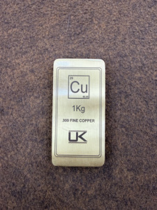 Barre de cuivre pur 1 kg .999, lingot métallique, design élémentaire, marquage UK, forme carrée, qualité investissement - Product Image 2