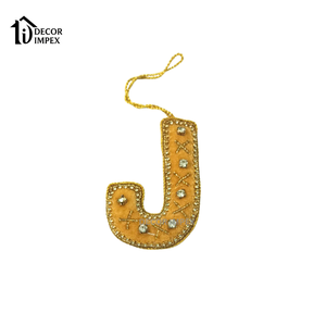 Nouvelles décorations de Noël élégantes en forme d'alphabet, ornées de perles Zardosi faites à la main, lettres suspendues personnalisées - Product Image 3