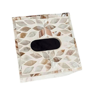 Boîte à mouchoirs moderne à motif de feuilles, design carré décoratif fait main. Fabriqué avec incrustation de nacre. - Product Image 3