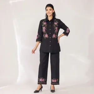 Ensemble coordonné deux pièces en coton brodé noir pour femmes, col chemise, manches trois quarts, pantalon droit à fleurs, tenue élégante - Product Image 3