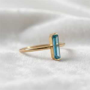 Bague en Aigue-marine Naturelle, Argent Sterling 925 Plaqué Or 14K, Pierre de Naissance de Mars, Coupe Baguette, Bague de Promesse Moderne Empilable - Product Image 3