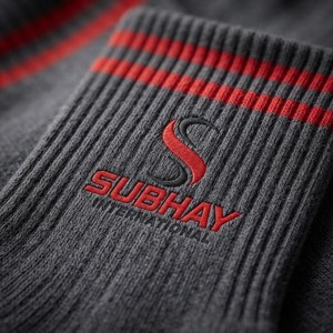 Chaussettes avec logo Subway International gris foncé avec rayures rouges unisexe adulte - Product Image 5