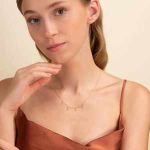 Collar con Letra LOVE de Oro Sólido 9K de Alta Calidad con Diamantes Naturales, 32 Diamantes, 0.12 Quilates, Hecho a Medida, Amuleto Romántico de Lujo - Product Image 2