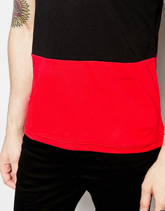 เสื้อยืดคอกลมแขนสั้นทรงเข้ารูปสีดำแดงสำหรับผู้ชาย ดีไซน์เรียบง่ายแบบถัก แต่งขอบตัดสี - Product Image 4