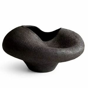 Vase décoratif irrégulier pour restaurant, décoration de salle d'exposition, à Universal Overseas - Product Image 1