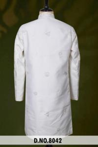 Sherwani en soie Vergo ivoire pour homme, style Indo-Occidental, avec perles et sequins, motif géométrique, tenue ethnique moderne pour marié - Product Image 4