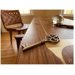 Clé squelette décorative moderne en aluminium doré, durable, pour la maison, le bureau, comme pendentif de bijoux ou pour les cadeaux de mariage - Product Image 2