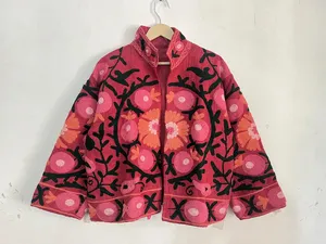Chaqueta Vintage Suzani Rosa de Algodón con Bordado Floral a Mano, Estilo Boho Étnico para Mujer, Cuello Alto, Prenda de Moda - Product Image 2