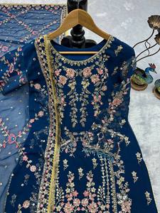 ชุดคุर्ตาปัลลาโซ่ผ้าปักลายดอกไม้สีน้ำเงินกรมท่าสำหรับผู้หญิง พร้อมผ้าคลุมไหล่ ชุดแต่งงานสไตล์อินเดีย-ปากีสถาน - Product Image 4
