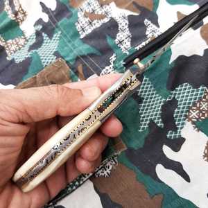 Couteaux de chasse conçus avec une lame pointue et une poignée solide, adaptés aux tâches de précision et à l'utilisation en extérieur. - Product Image 4