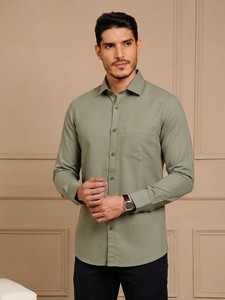 เสื้อเชิ้ตผู้ชายสีเขียวเซจ ผ้าฝ้ายเนื้อเรียบ แขนยาว ปกคอปก ทรงสมาร์ทแคชชวล ระบายอากาศได้ดี เหมาะสำหรับใส่ในฤดูร้อน - Product Image 2