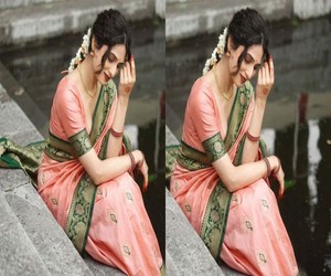 Dernier modèle de sari en soie Banarasi avec richement orné de fleurs, de tissage Mina et Zari, de pallu et de bordure au travail artisanal unique, avec blouse non cousue 84876 Rose - Product Image 4