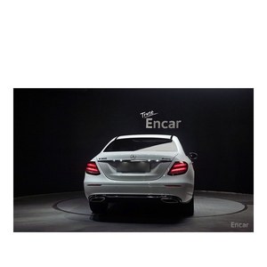 Mercedes-Benz Classe E E300 4MATIC Avantgarde avril 2019, 58 645 km, boîte automatique, conduite à gauche, norme Euro V, sièges en cuir - Product Image 4