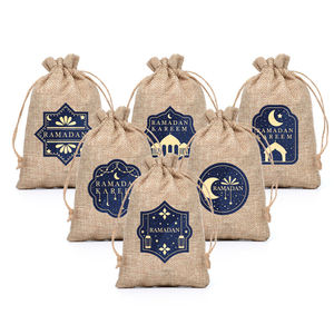 Sac cadeau en toile de jute brun naturel avec fermeture à cordon - Product Image 1