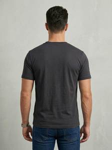 Camiseta de hombre de algodón 100% de 200g, estilo streetwear, con hombros caídos, estampada en serigrafía, personalizada, a precio económico. - Product Image 2