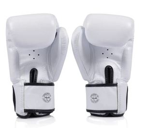 ถุงมือชกมวย Fairtex BGV1C -PLUS รุ่นกันน้ำ สำหรับมืออาชีพ ทำจากไมโครไฟเบอร์ แบบผูกเชือก สีขาว - Product Image 4
