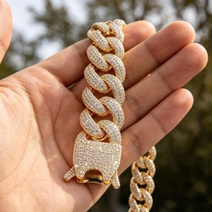 Elegante Collar de Eslabones Cubanos de Moissanita, Cadena de Plata de Ley 925 con Diamantes Engastados para Desfiles de Moda y Fiestas - Product Image 3