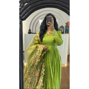 Ensemble robe de travail et Dupatta à broderie lourde pour femmes - Product Image 6