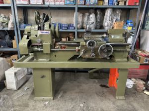 Torno de trabajo ligero con polea cónica, longitud de bancada de 4.6 pies, altura entre centros de 6.5 pulgadas, diámetro del orificio de 1.5 pulgadas, junto con caja de engranajes Norton - Product Image 6