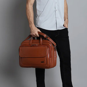 Sacs à ordinateur portables en cuir sur mesure, élégants, de différentes couleurs, résistants au vent et multifonctionnels pour la saison hivernale en extérieur. - Product Image 4