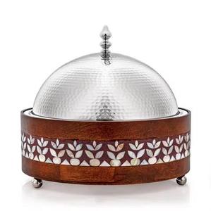 Chauffe-plat décoratif en argent avec couvercle conique et base en bois, motif croisé, élégant récipient à gratin, ustensile de cuisine, décoration intérieure - Product Image 1