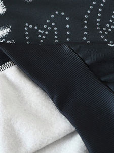 ชุดลำลองผู้ชาย เสื้อฮู้ดและกางเกงขายาวลายตัวอักษรสำหรับฤดูใบไม้ร่วง สีขาว ชุดเซ็ต 2 ชิ้น - Product Image 4