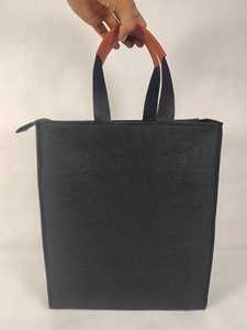 Sac fourre-tout en feutre noir ORKID avec poignée en cuir PU marron, fermeture ouverte, réutilisable, taille moyenne, pour usage quotidien - Product Image 1