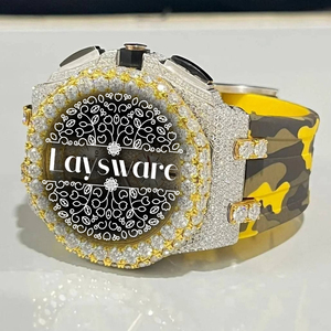 Montre de luxe en moissanite de qualité supérieure avec bracelet en silicone camouflage jaune, cadran pavé et style unisexe de créateur - Product Image 5