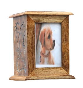Urne personnalisée pour cendres de chien Crémation Lichtenberg Figure pour cendres d'animaux Superbe urne funéraire en bois - Product Image 1