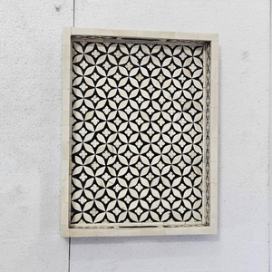 Bandeja de Servir con Incrustaciones de Hueso Hecha a Mano, Diseño Floral Tradicional y Elegante, Vajilla de Madera Duradera por la Mano de Habilidos Artesanos - Product Image 4