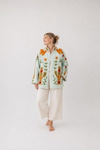 Chaqueta bordada a mano Suzani azul cielo con un toque artístico, estilo terciopelo, abrigo bohemio, ropa de invierno, abrigo corto. - Product Image 2
