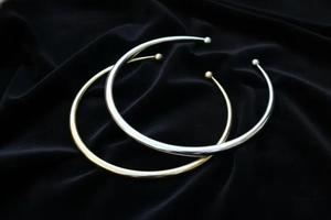 สร้อยคอทองเหลืองชุบเคลือบเงาแบบเรียบง่ายสำหรับงานปาร์ตี้ - Product Image 5