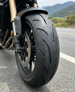 Neumático Deportivo de Alto Agarre 110/70R17 120/70ZR17 180/55ZR17 para Motocicleta, para <span class=keywords><strong>Carreras</strong></span> en Carretera y <span class=keywords><strong>Circuito</strong></span>, Radial - Product Image 3