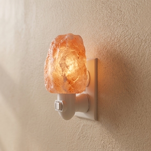 Lampe murale artisanale en sel de l'Himalaya, veilleuse naturelle en cristal à brancher, décoration pour chambre et maison - Product Image 2