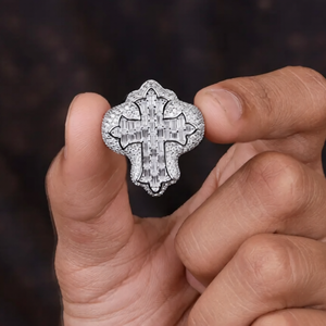 Bague en moissanite VVS taille ronde, plaquée rhodium, style Iced Out, taille baguette, hip-hop, en argent sterling 925, avec croix - Product Image 1