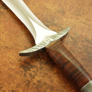 Couteau de chasse Bowie artisanal en acier D2 avec manche en cuir brun, lame fixe argentée, garde décoratif, couteau de camping en plein air - Product Image 3