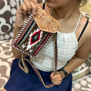 Mini sac à bandoulière en cuir véritable usiné Western Vintage pour téléphone avec tissu jacquard aztèque personnalisé Cowgirl - Product Image 2